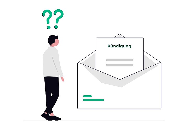 Ein Mann Steht vor einem Briefumschlag mit einer Kündigung drin. Über seinem Kopf schweben Fragezeichen.