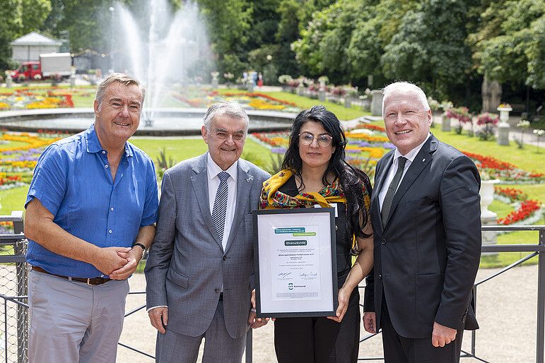 Verleihung des Ehrenamtspreises 2025 an die „Bildungsinitiative Ferhat Unvar“ aus Hanau